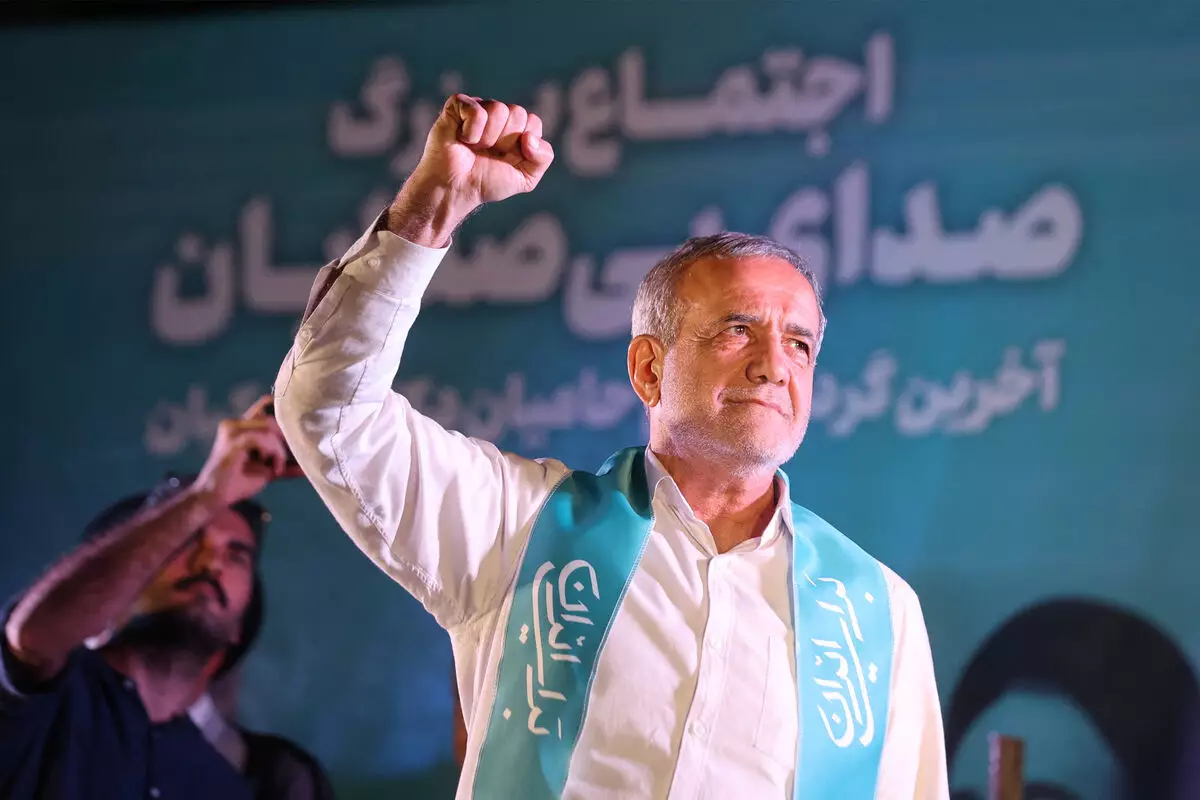 İranın yeni prezidenti Rusiya Federasiyası ilə böyük tərəfdaşlıq sazişi imzalamağa hazır olduğunu bildirib