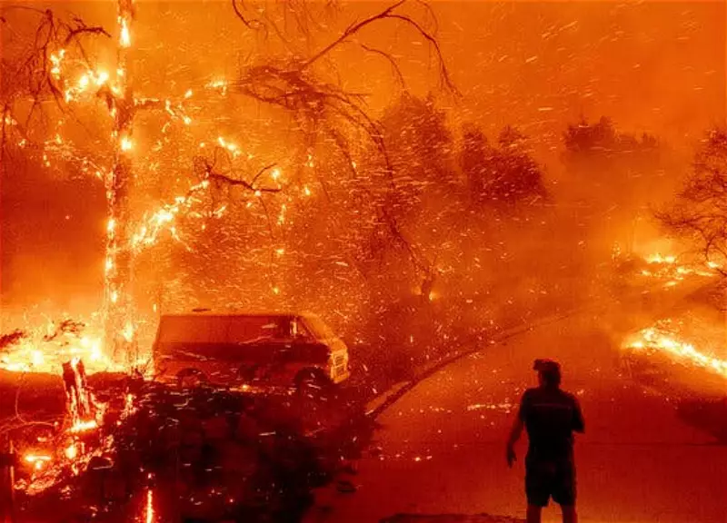 Hindistanda fabrikində partlayış olub - Ölənlər var