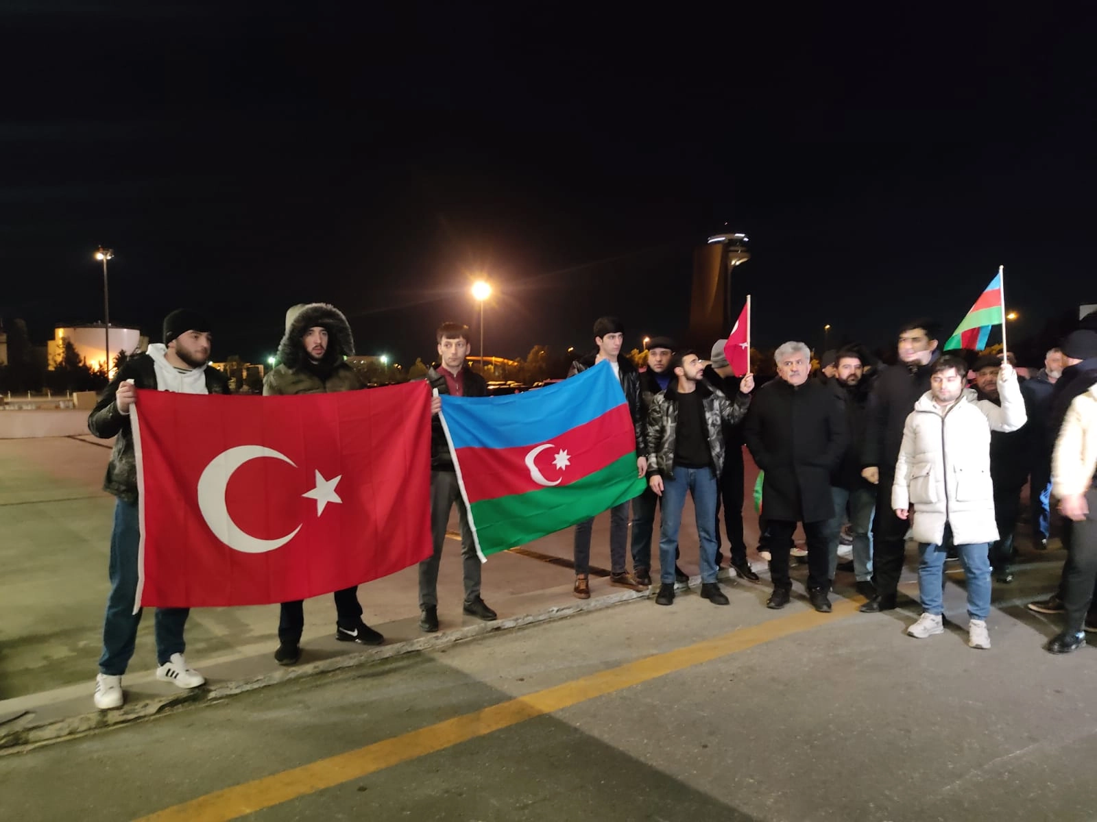 Türkiyədə zəlzələdə həlak olan azərbaycanlı tələbələrin cənazələri Bakıya gətirilib