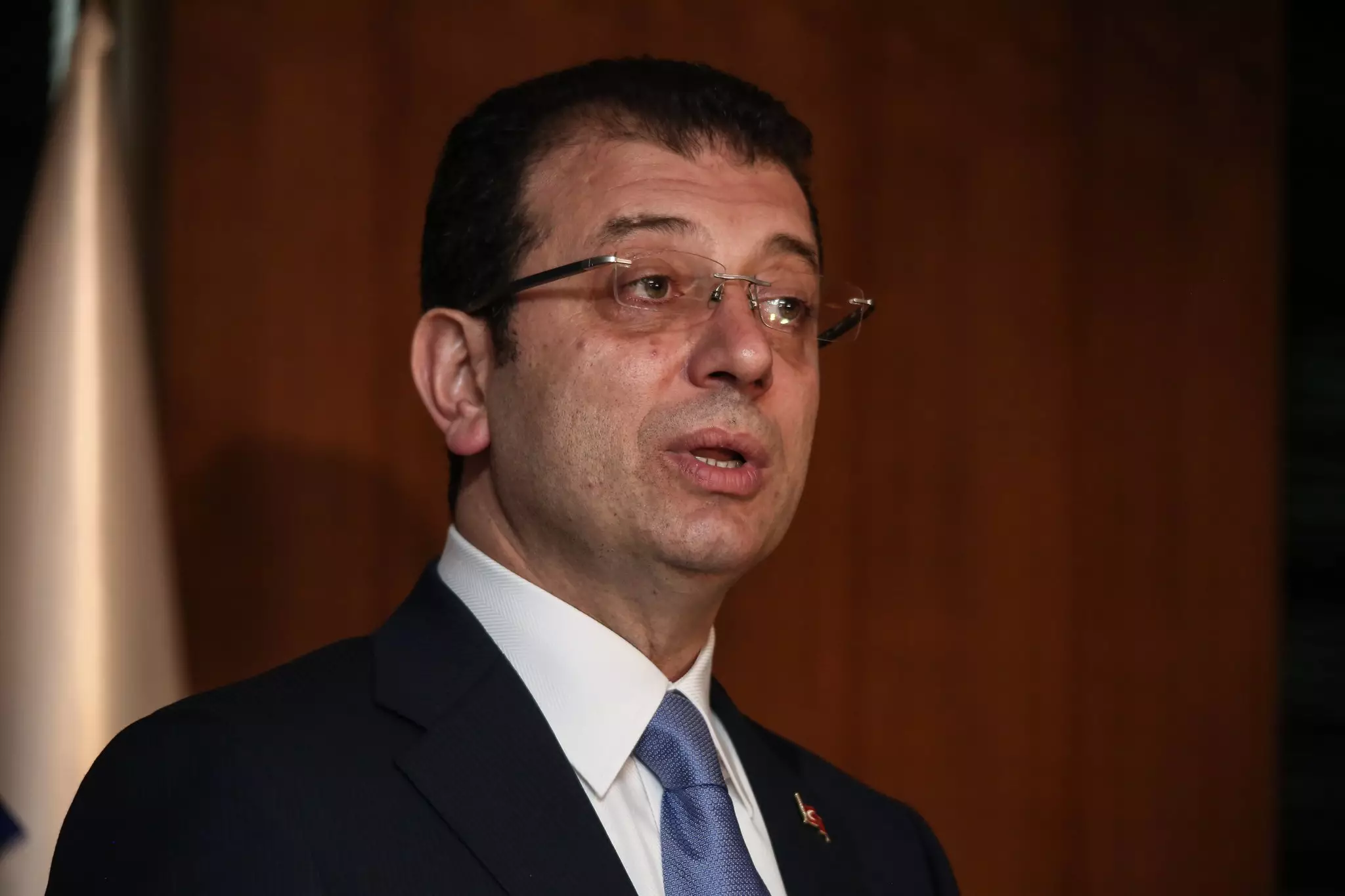 Əkrəm İmamoğlu daşlı hücuma məruz qalıb