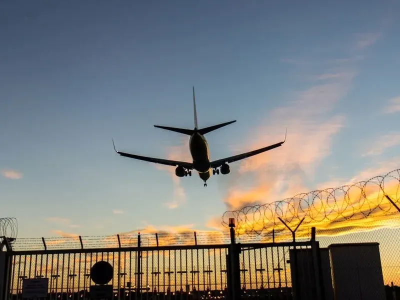 Latviya Rusiya və Belarusla hava məkanını bağlamaq qərarını uzatdı