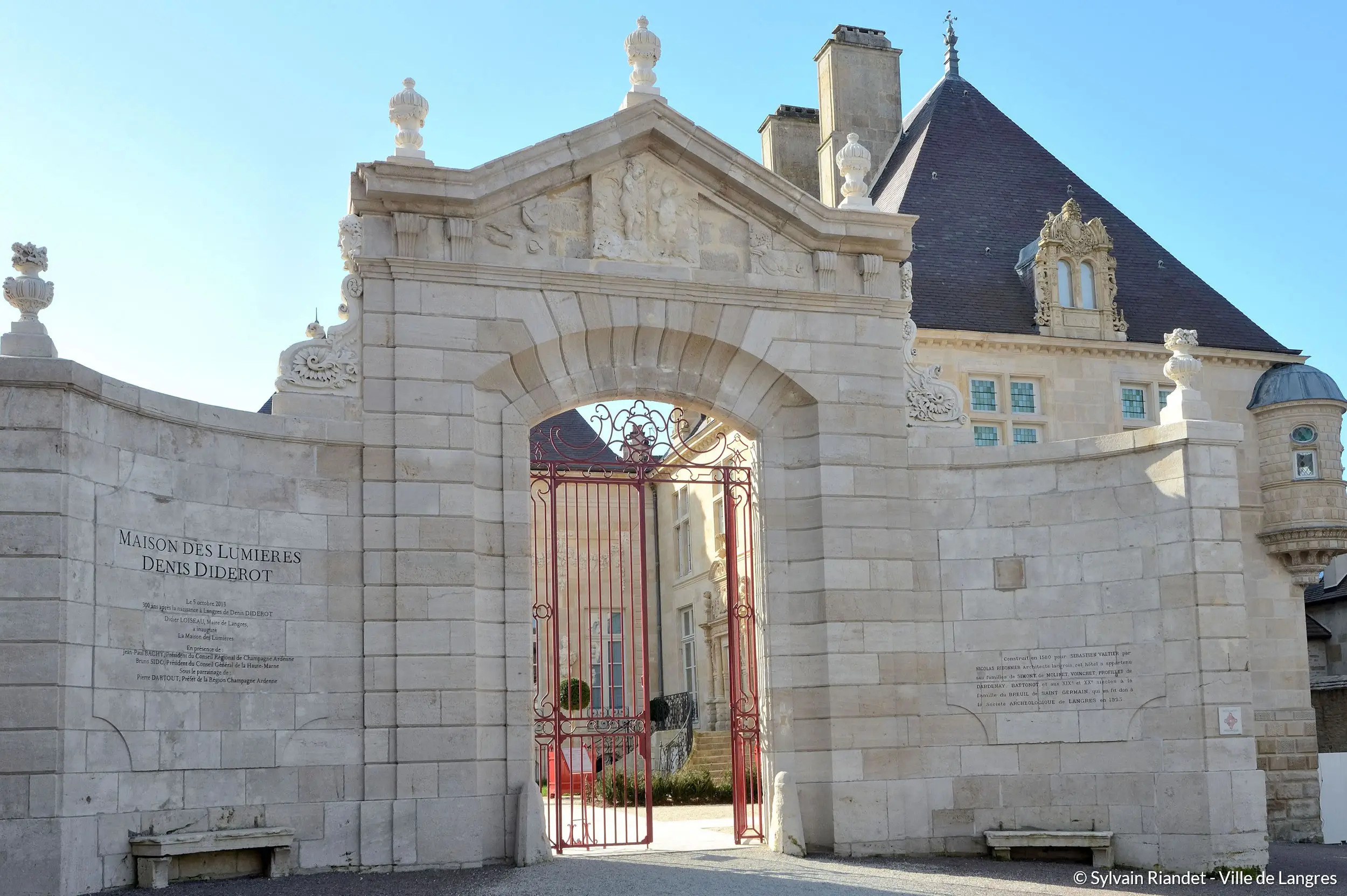 Fransada daha bir muzeydə oğurluq