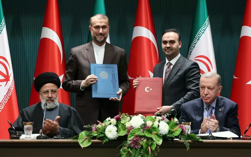 Ərdoğan Rəisi ilə Cənubi Qafqazdakı vəziyyəti müzakirə edib