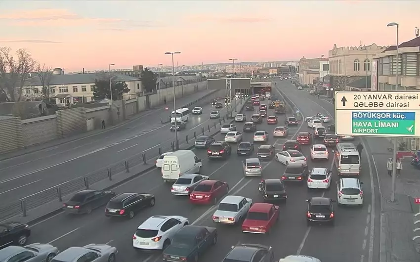 NİİM: Bakıda yanğın səbəbindən yolda məhdudiyyət qoyulub