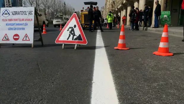 Bakıda mərkəzi yolun bir hissəsi bağlanıb