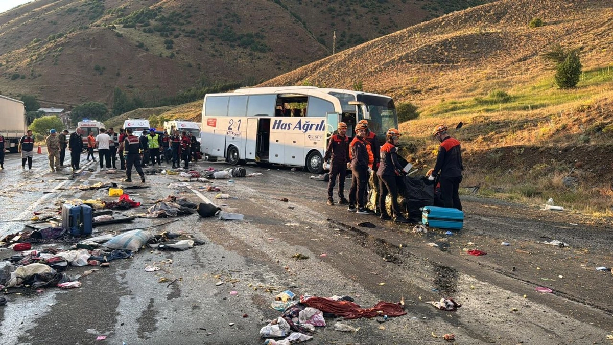 Türkiyədə qəza - 20 nəfər yaralandı