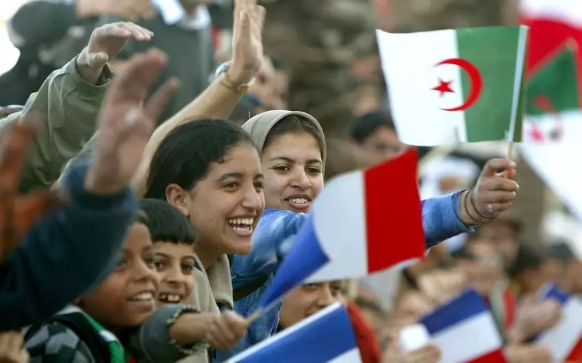 Əlcazair fransız dilindən imtina edib