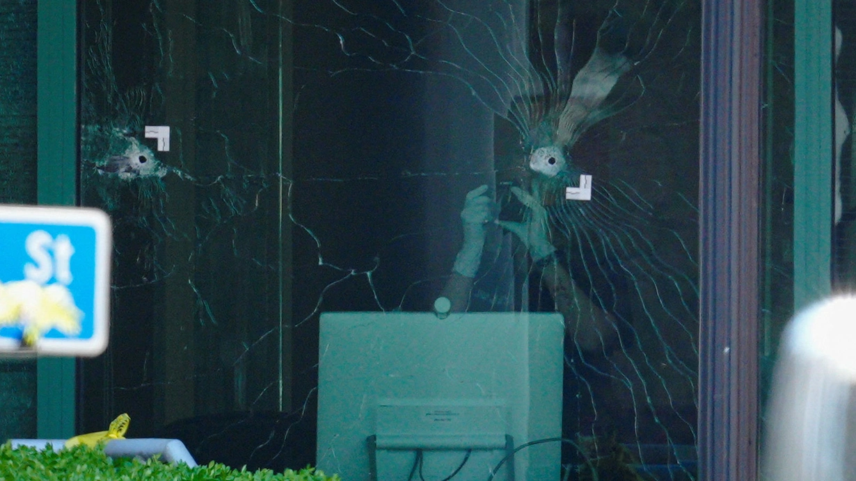 ABŞ-də banka hücum edərək 5 nəfəri öldürən şübhəlinin silahını qanuni yolla aldığı açıqlanıb