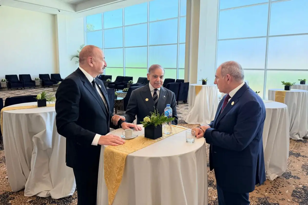 İlham Əliyev Paşinyanla söhbətləşib - FOTO - VİDEO