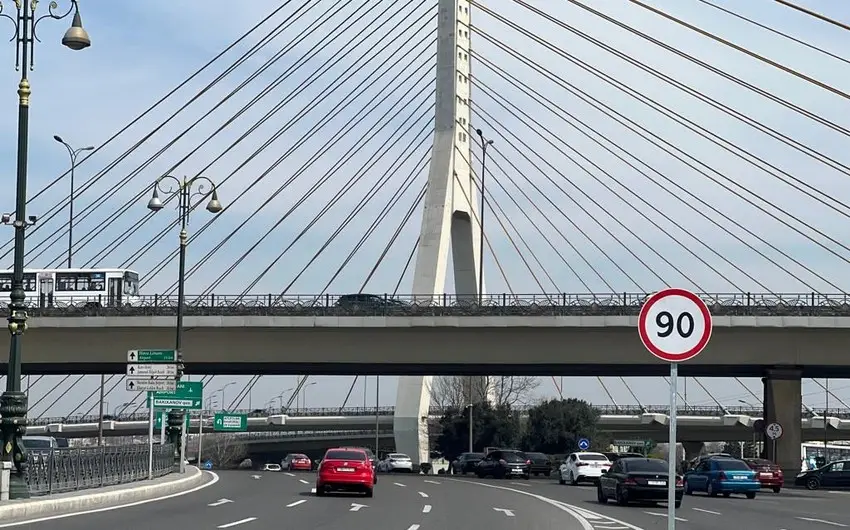 Bakıda sürət hədləri endiriləcək 14 yolda yol nişanlarının quraşdırılmasına başlanılıb