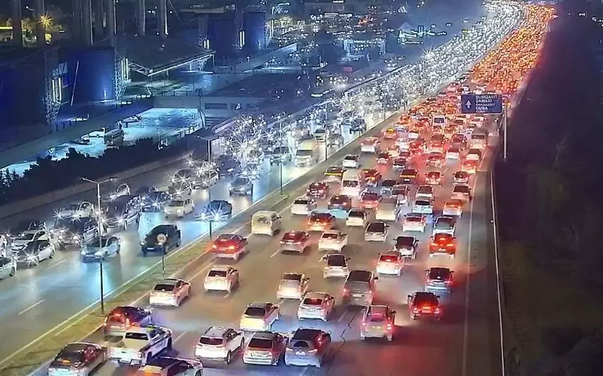 Yollarda tıxac var - FOTOLAR