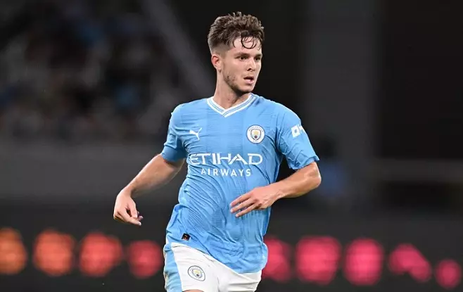 "Mançester Yunayted" "Mançester Siti"nin yarımmüdafiəçisini transfer etmək istəyir