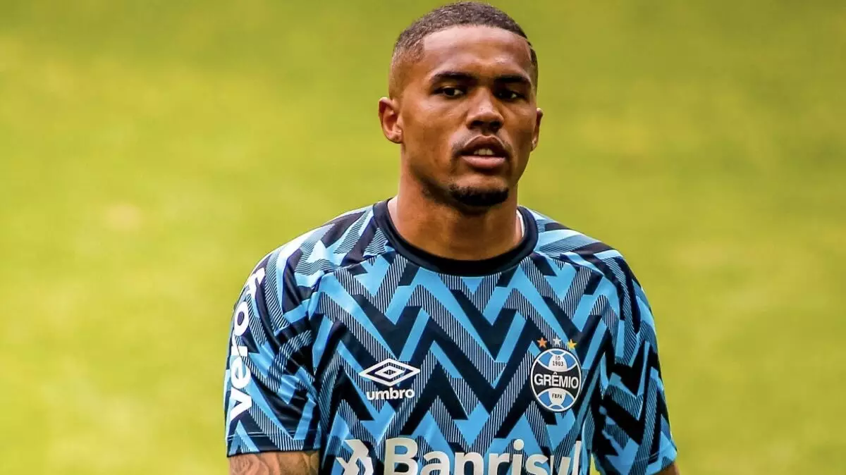 Kosta yeni klubuna keçib