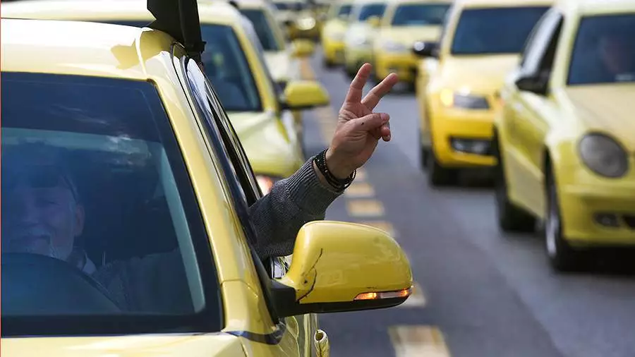 Afinada taksi sürücüləri iki günlük tətil elan edib