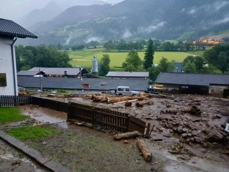 İtaliyada əlverişsiz hava şəraiti fəsadlar yaradıb yaratdı