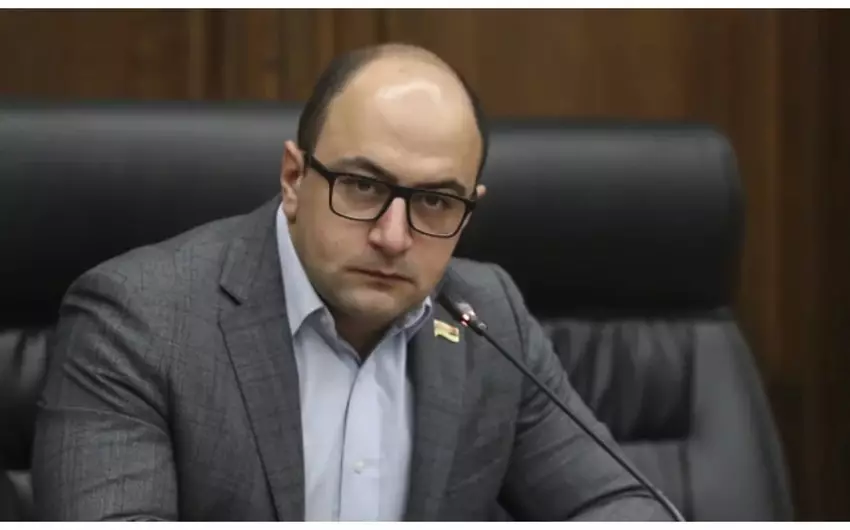 Ermənistanda müxalifət lideri xalqı Paşinyanı devirməyə çağırıb