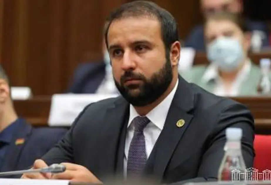 Ermənistan parlamentində dava düşüb