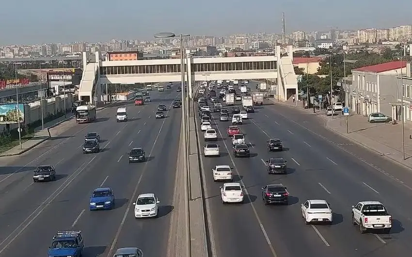 Bakının bir sıra yollarında tıxac yaranıb