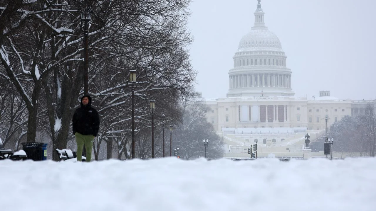 ABŞ-də rekord qar yağışı: 5 mindən çox aviareys ləğv edilib