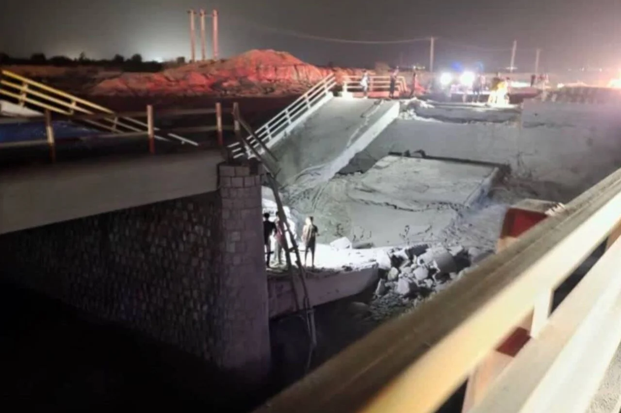 US conducts airstrikes on Iranian infrastructure