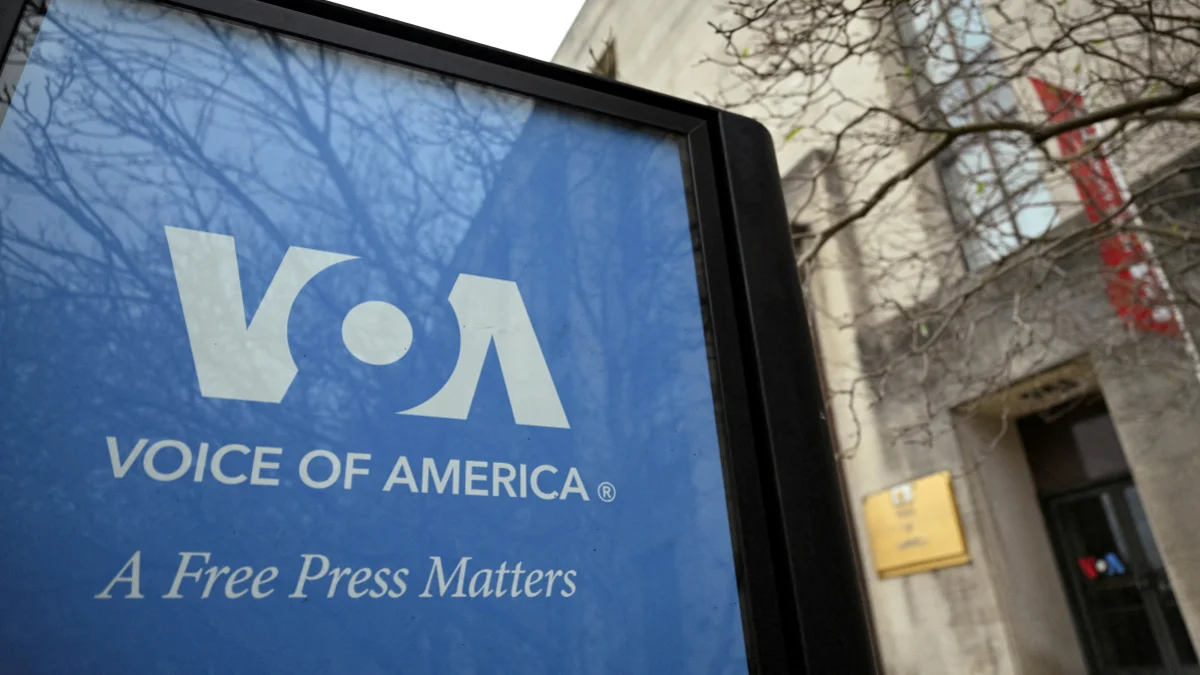 ABŞ məhkəməsi "Voice of America"nın 1000-dən çox əməkdaşının işinə bərpa olunması barədə qərar verib