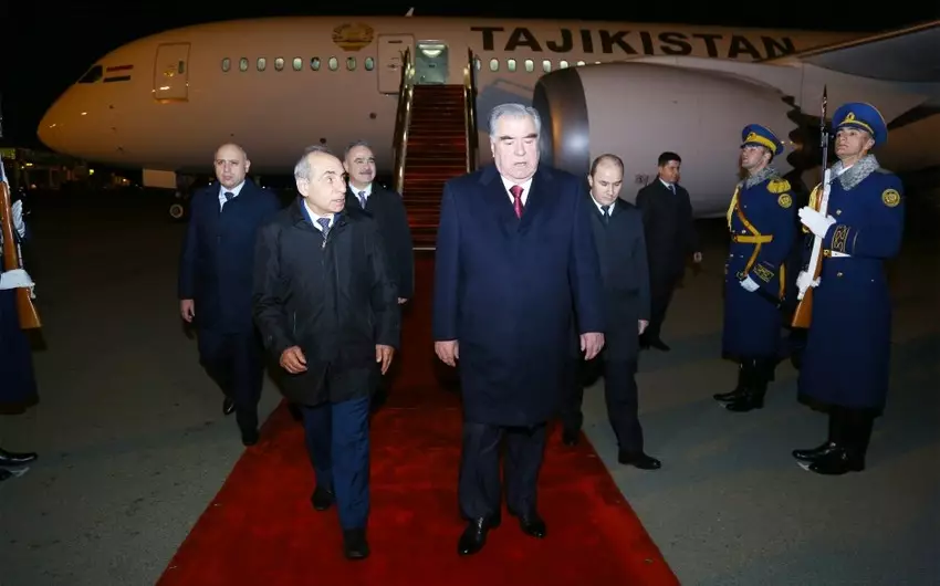 Tacikistan Prezidenti Emoməli Rəhmon Azərbaycana işgüzar səfərə gəlib