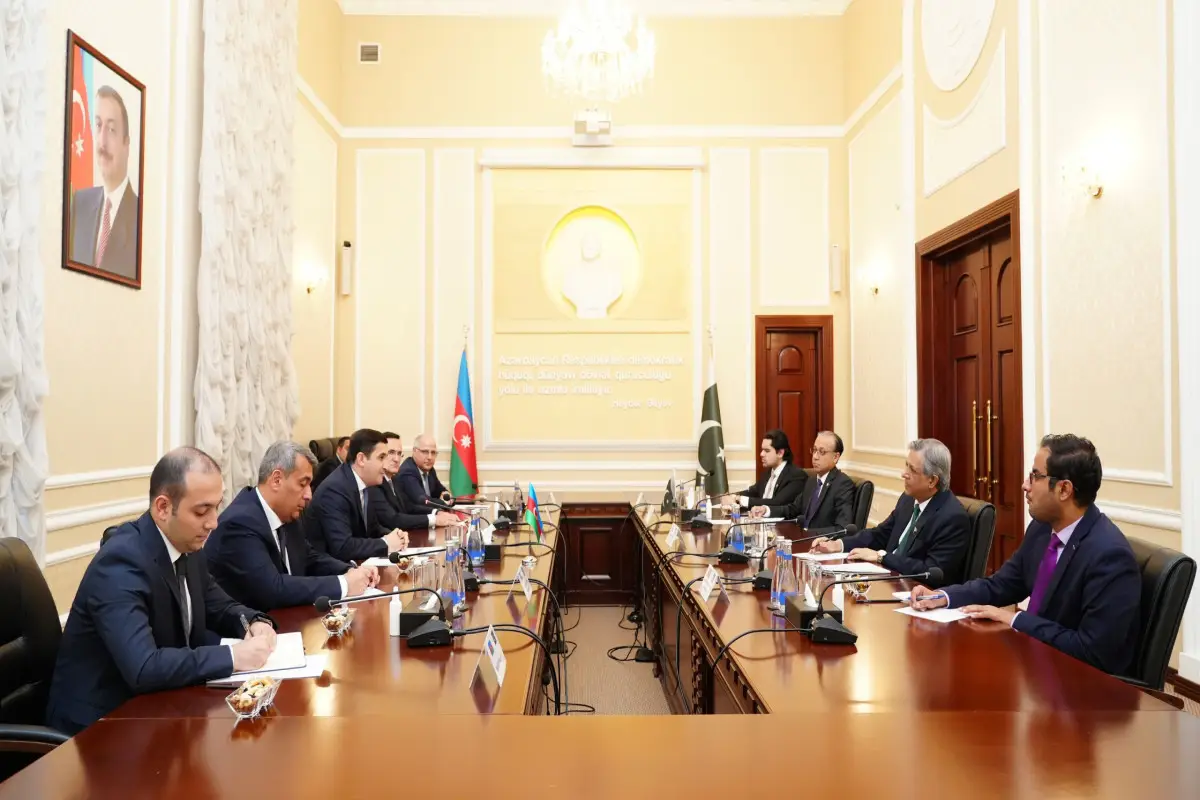 Ədliyyə naziri pakistanlı həmkarı ilə görüşüb