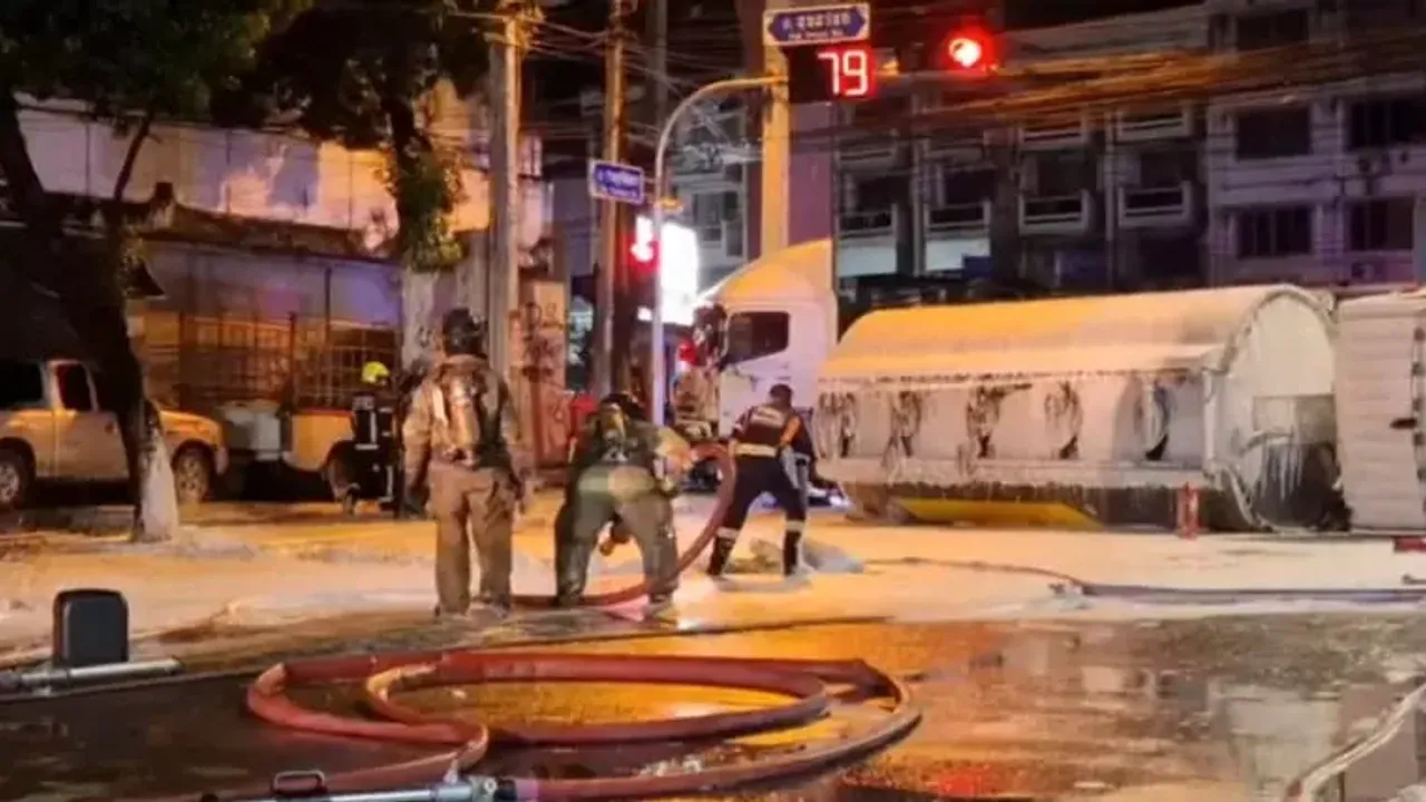 Taylandda tanker qəzası - 600 litr benzin yola töküldü