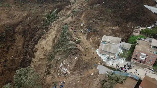 Ekvadorda torpaq sürüşüb, 64 nəfər itkin düşüb