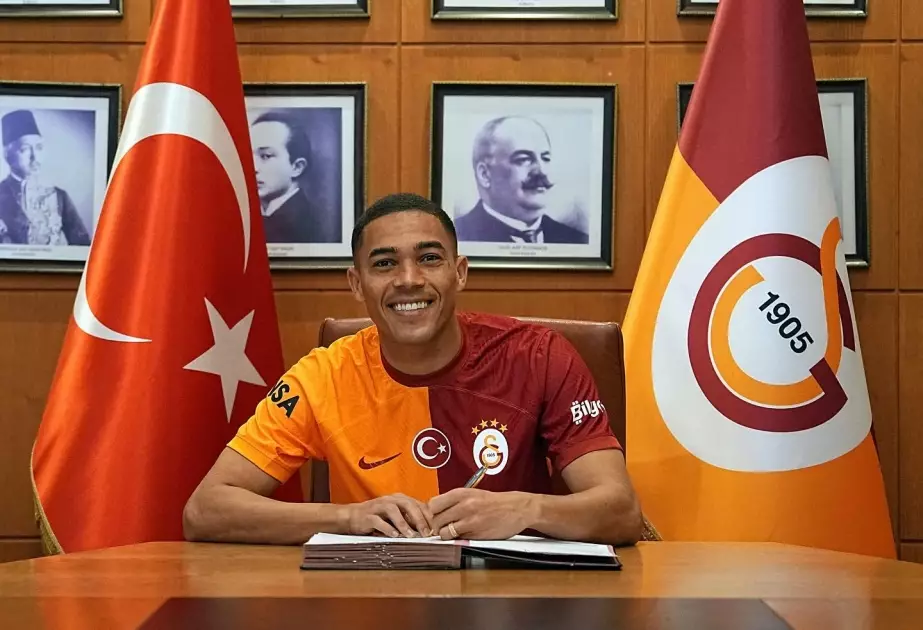 “Qalatasaray” İngiltərə klubunun futbolçusunu transfer edib