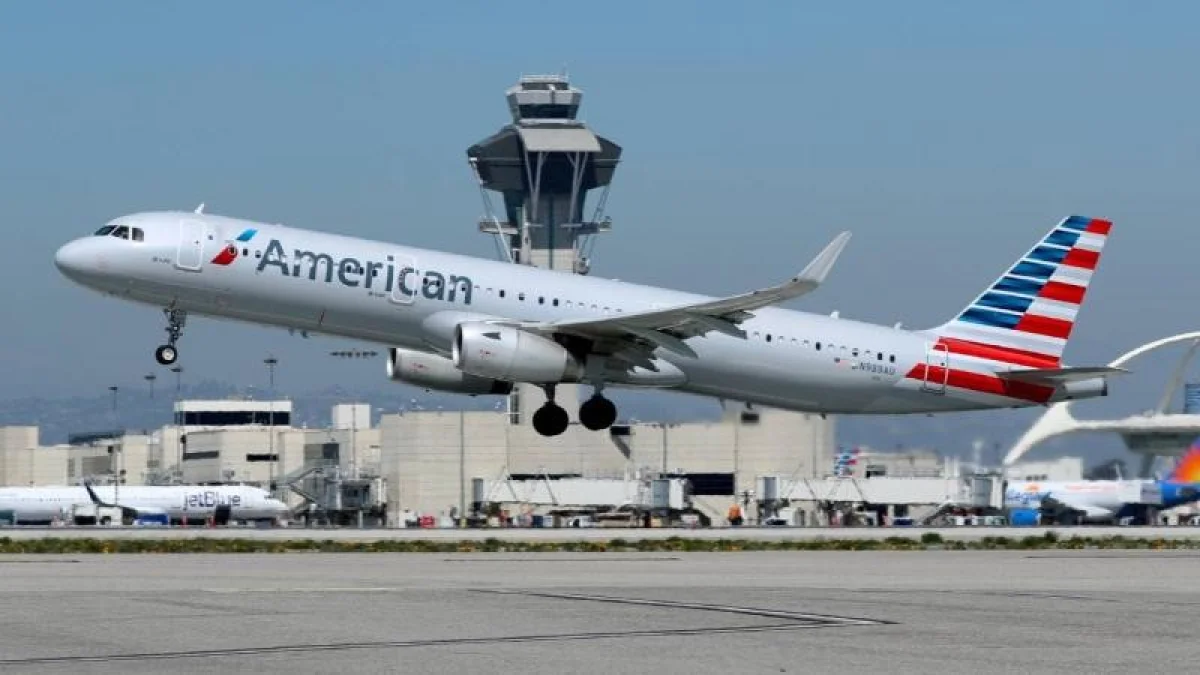 "American Airlines" uçuşları qısa müddətə dayandırdı