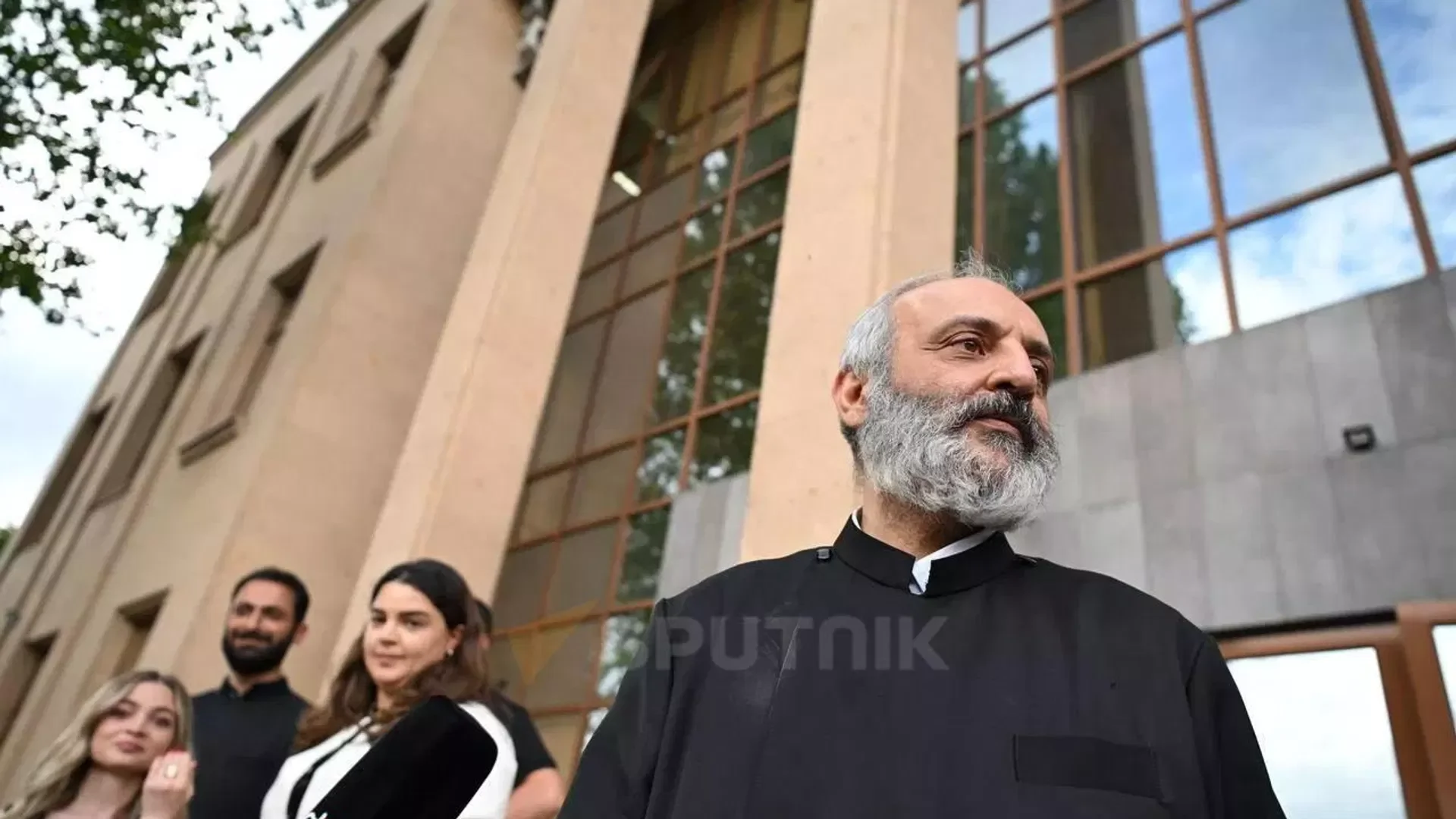 Archbishop Bagrat Galstanyan files lawsuit against Nikol Pashinyan