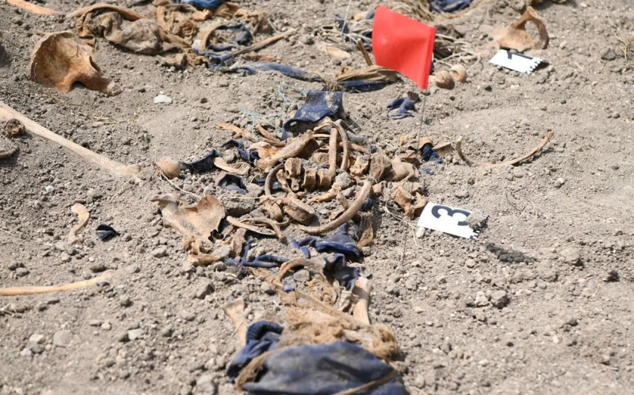 Azad edilmiş ərazilərdə 32 kütləvi məzarlıq aşkar edilib