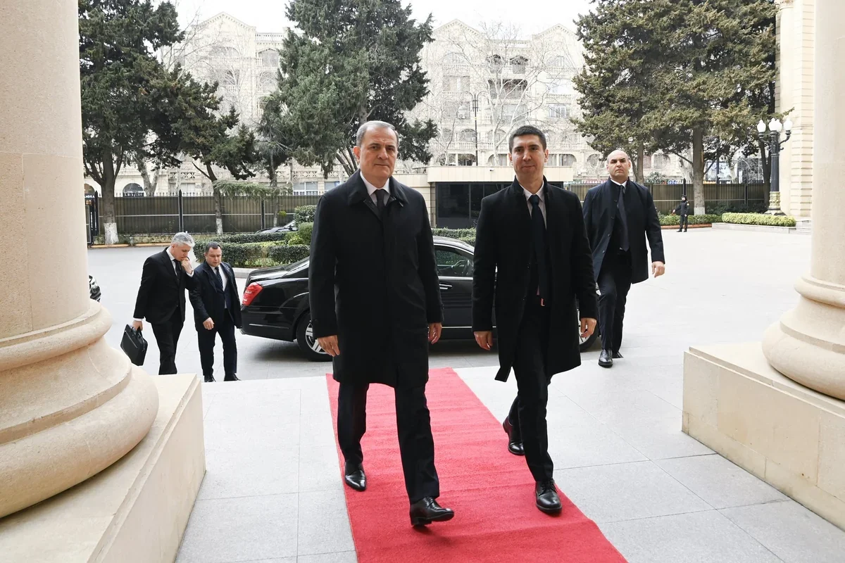 Azərbaycan və Moldova XİN başçıları arasında görüş başlayıb