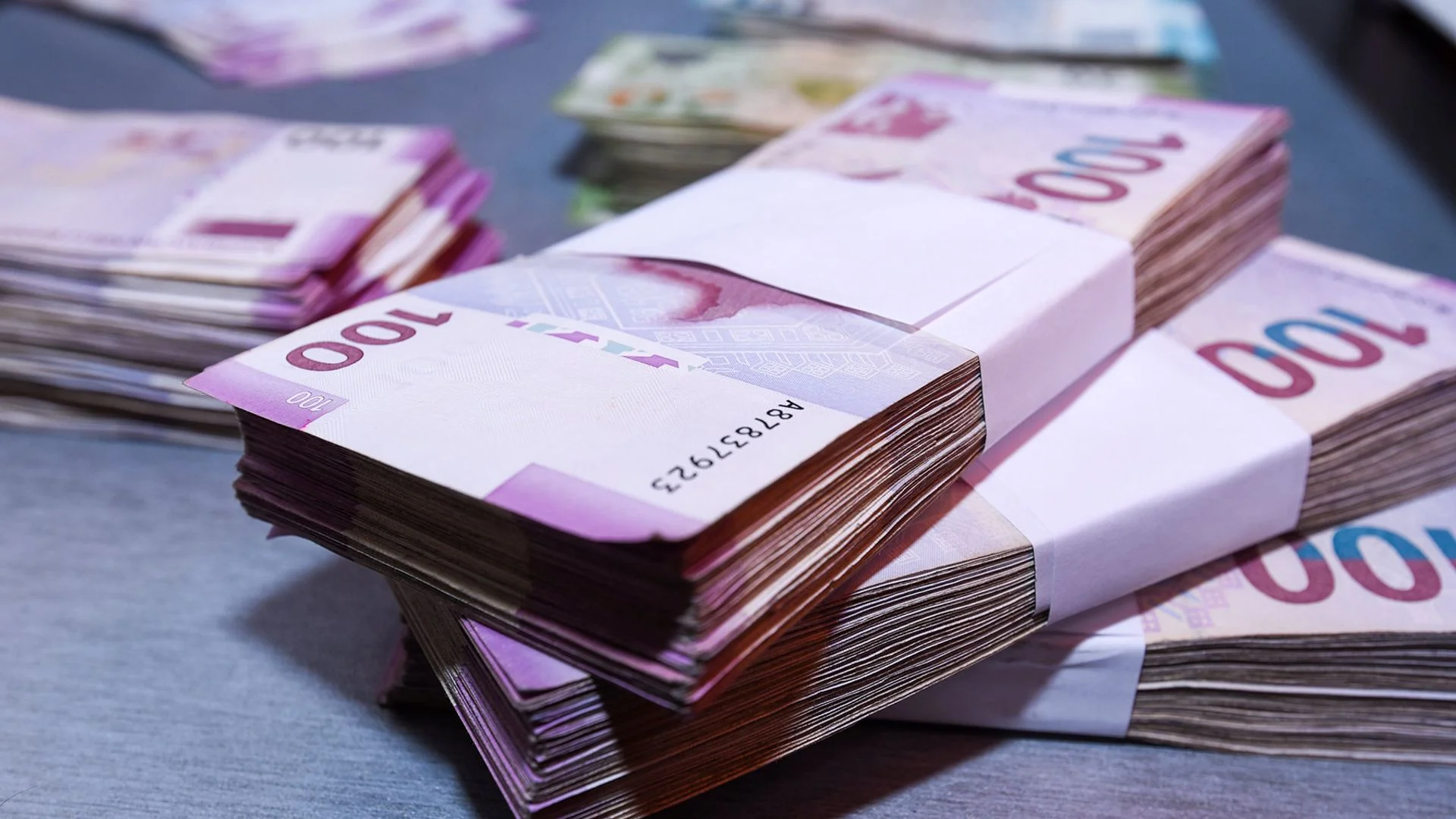 Azərbaycanın dövlət büdcəsi profisiti 3 milyard manatı keçib