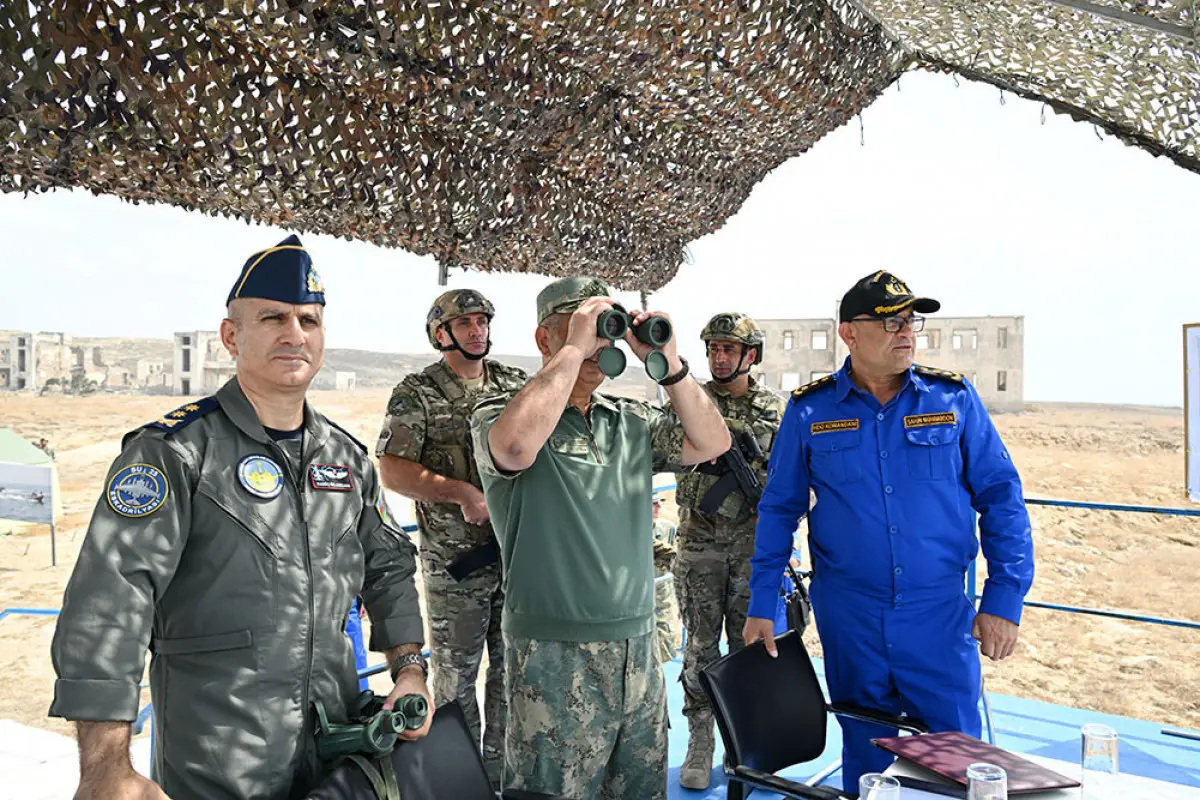 Azərbaycan Hərbi Dəniz Qüvvələri Xəzərdə döyüş atışlı taktiki təlim keçirib - VİDEO