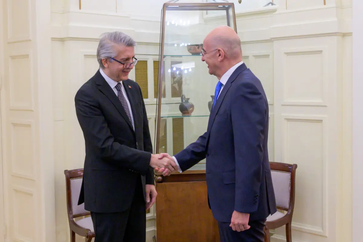 Yunanıstan XİN başçısı Türkiyə səfirini qəbul edib