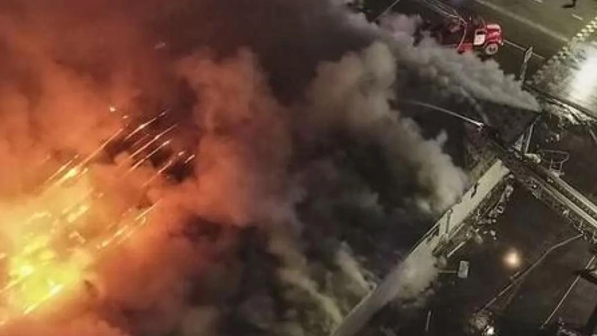 Yaşayış binasında dəhşətli yanğın baş verib, 15 nəfər ölüb