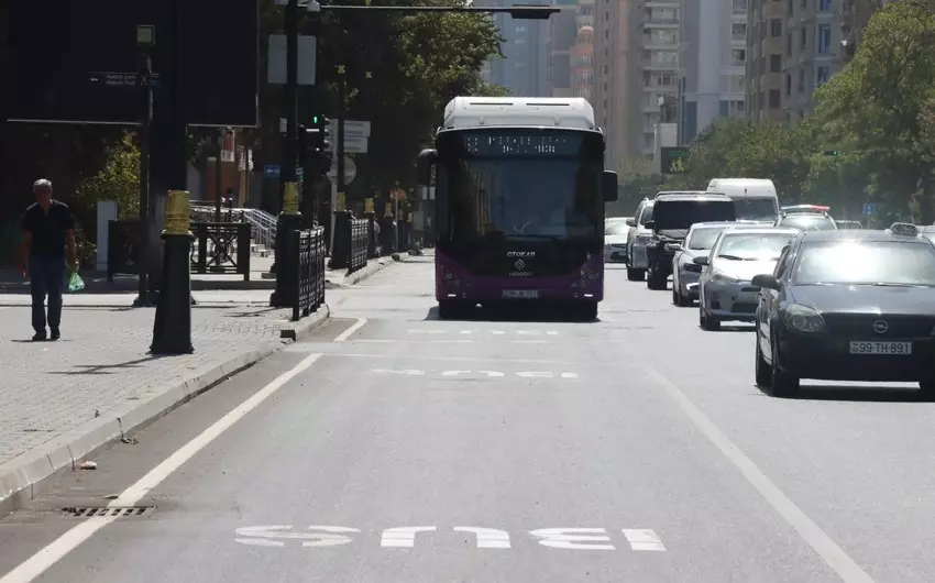 Bu yolda xüsusi hərəkət zolağı təşkil edilib