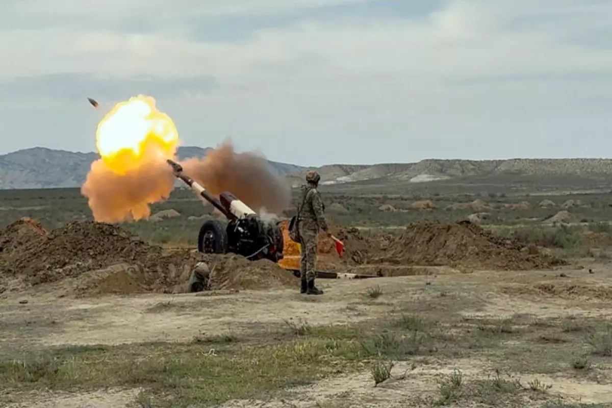 Azərbaycan Ordusunun artilleriya bölmələri döyüş atışları keçirib