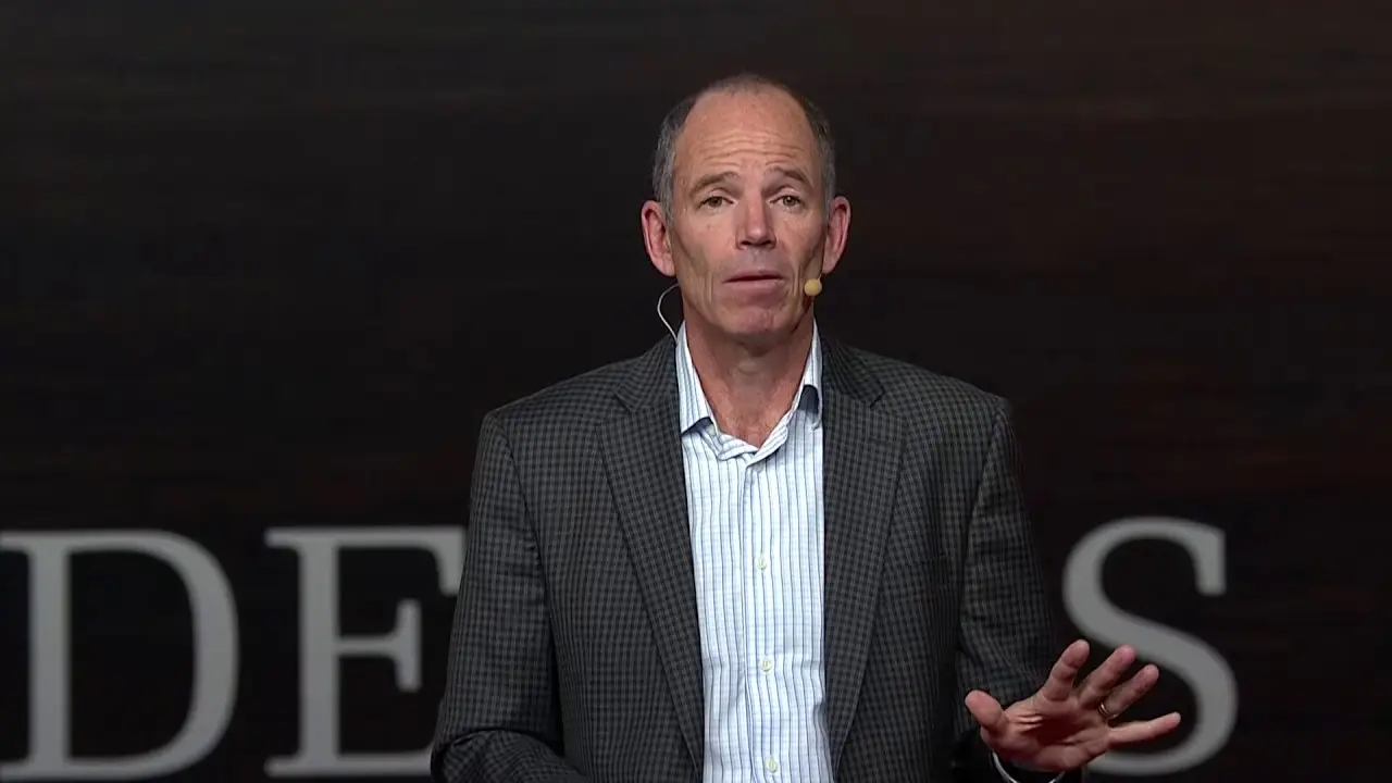 "Netflix"in həmtəsisçisi Bakıda: “Əgər özünüzü pozmaq istəmirsinizsə, bunu sizin yerinizə başqaları edəcək”