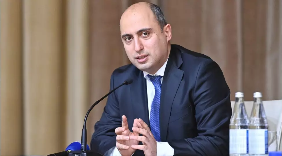 Nazir: Otuz-otuz beş yaşında elmi ad alan alim bütün ömrü boyu bu addan istifadə etməməlidir