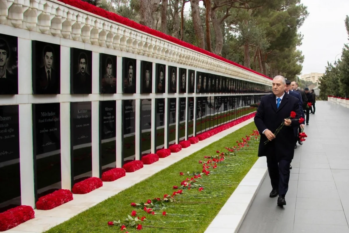 Руководство СГБ посетило Аллею шехидов в связи с 20 Января