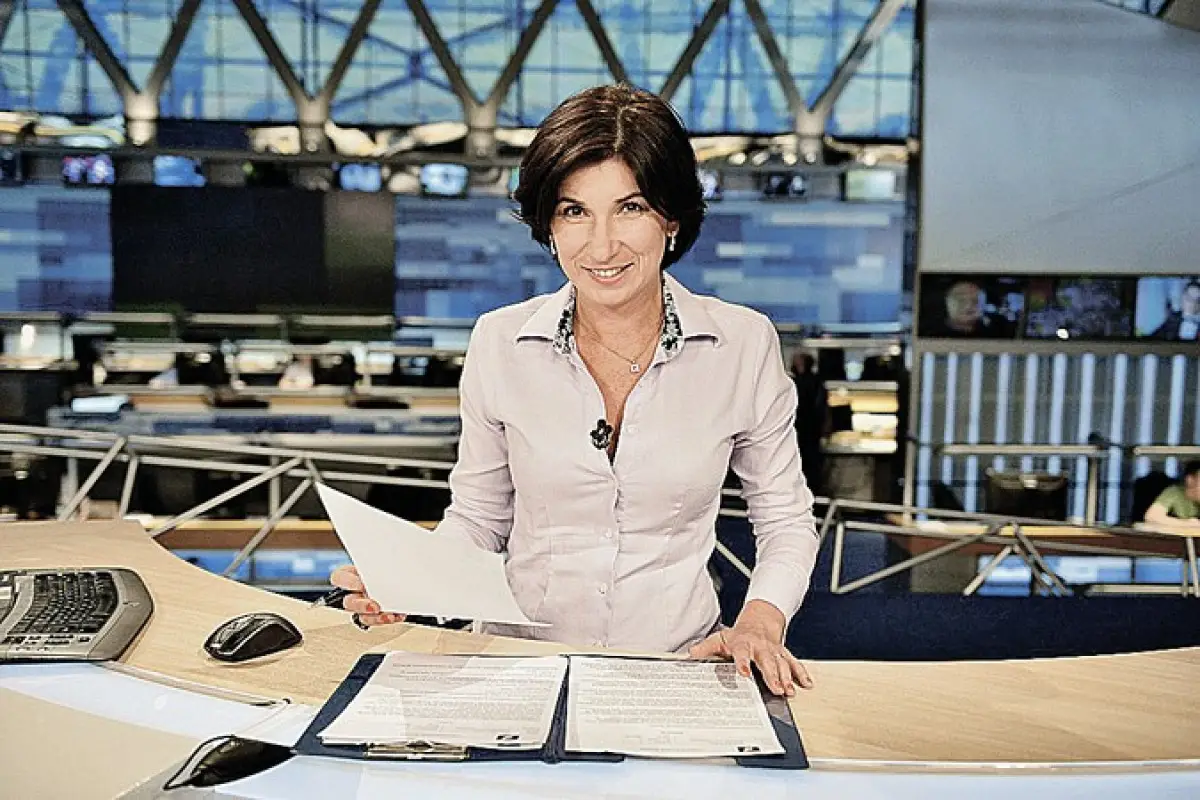 Putin İradə Zeynalovaya fövqəladə və səlahiyyətli səfir rütbəsi verib