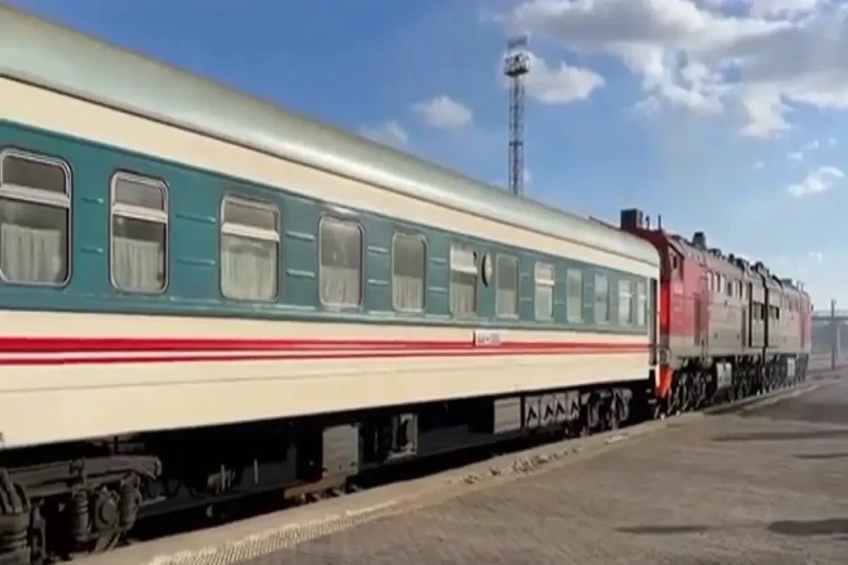 5 illik fasilədən sonra Pxenyandan gələn sərnişin qatarı Moskvaya çatıb