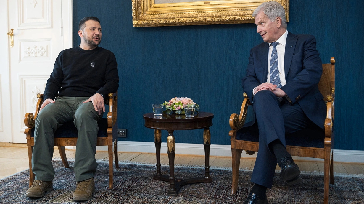 Zelenski Finlandiya prezidenti Niinistö ilə görüşüb