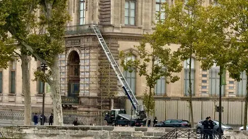 Luvr oğurluğunda istifadə olunan liftin istehsalçı şirkəti hadisəni reklama çevirdi