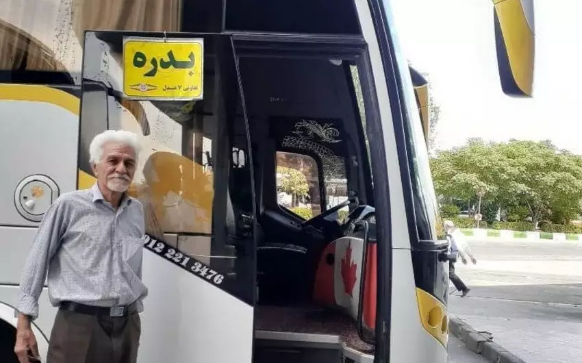 Güney Azərbaycanın tanınmış ziyalısı Əkbər Azad sürgün edilib