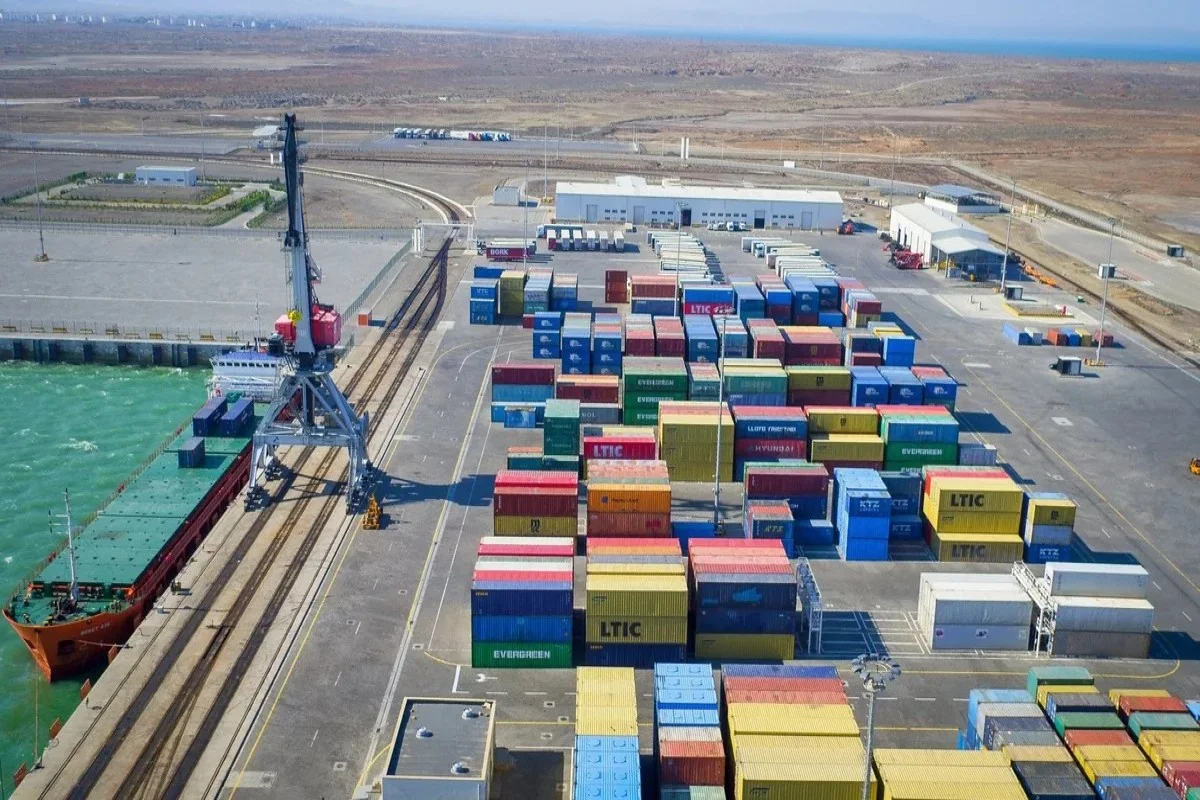 Bakı Limanında ötən ay 812 min tondan çox yük aşırılıb