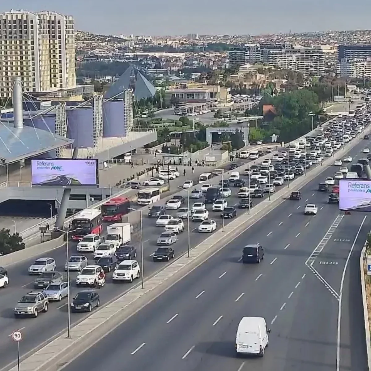 Bakı yollarında 5 əsas istiqamətdə sıxlıq müşahidə edilir